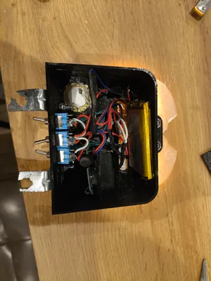 Batterie et électronique dans le boîtier